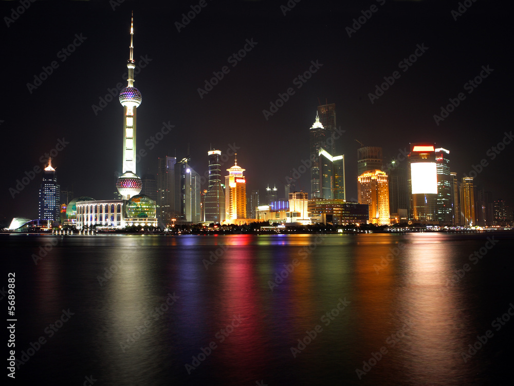 Naklejka premium Night view of Shanghai, China