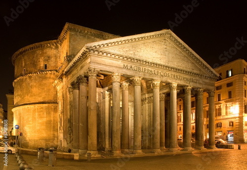 Pantheon, Roma notturna, Italia photo