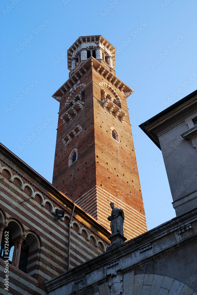 Torre dei Lamberti da piazza Dante - Verona