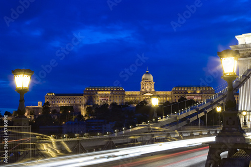 budapest, palais royal et pont des chaïnes
