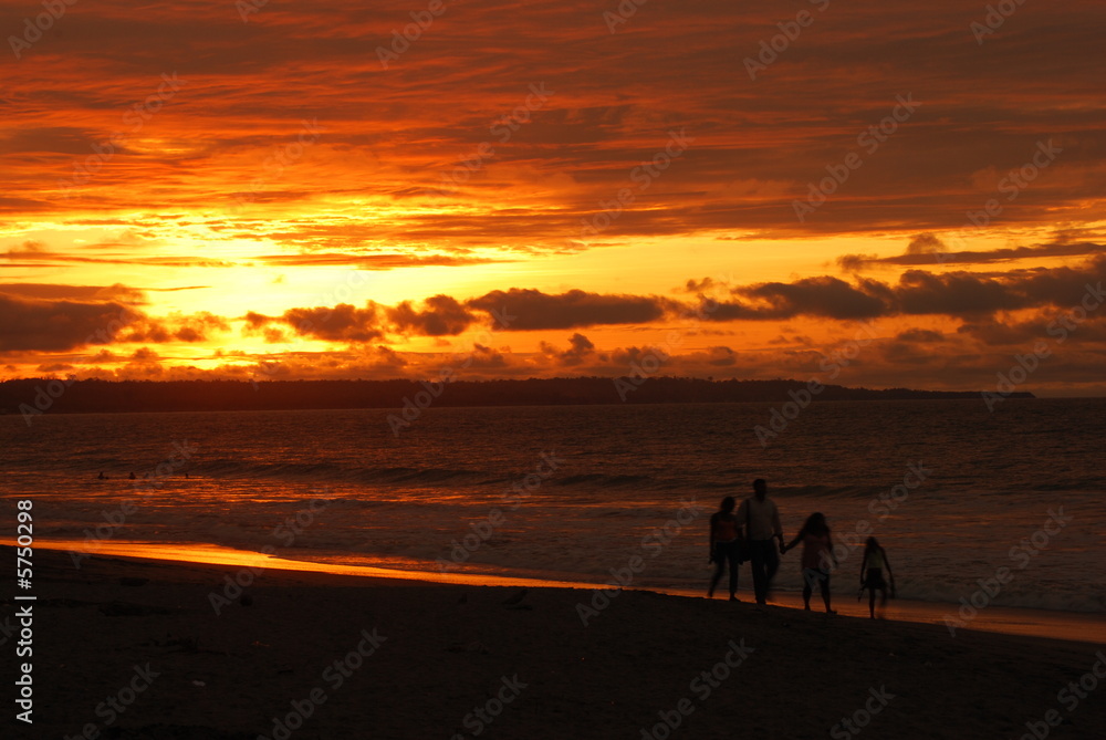 atardecer mar y familia atardecer mar y familia