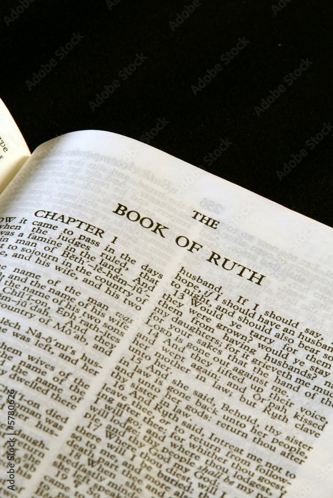 Obraz premium bible open to the book of ruth