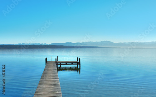 A Photograph of a blue lake at a bright day.