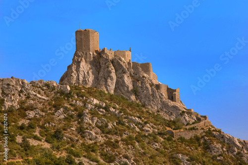 roussillon : chateau cathare de queribus