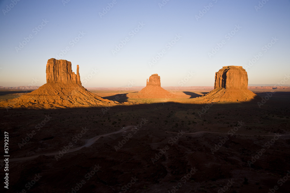 Sunset in Monument Valley in Arizona, USA (O)