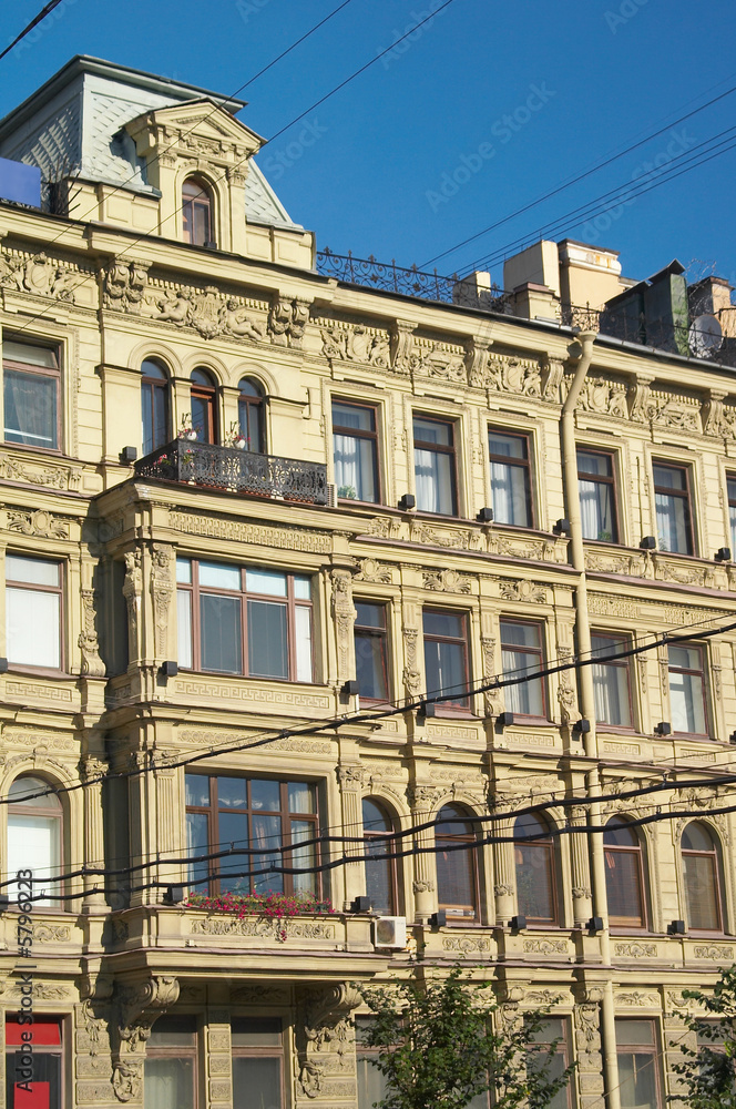 Fototapeta premium facade with balcony