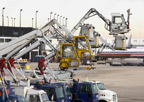 Wallpaper Mural Deicing Equipment Ready at Airport Torontodigital.ca