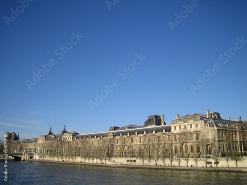 Le Louvre vu des quais de seine, Paris