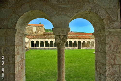 roussillon : abbaye saint michel de cuxa