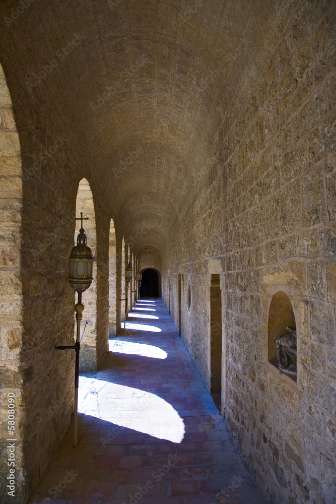 roussillon, corbières : abbaye de fontfroide