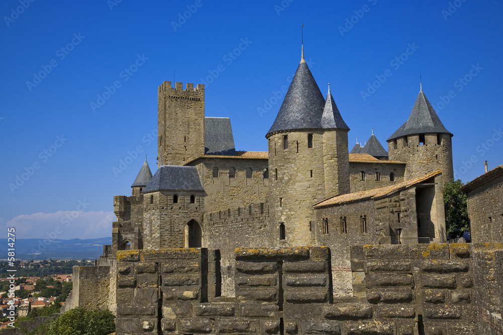 roussillon : carcassonne, remparts , chateau comtal