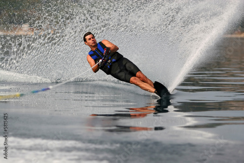 Advanced waterskiing on a mono-ski