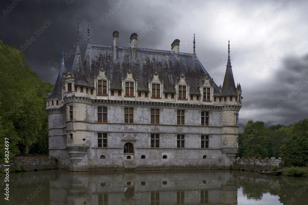 chateau d'azay-le-rideau sous l'orage, touraine, france foto de Stock |  Adobe Stock