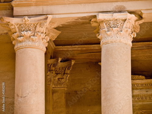 Fotografie Treasury temple detail in Petra