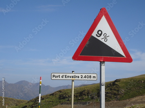 Traffic sign - descent