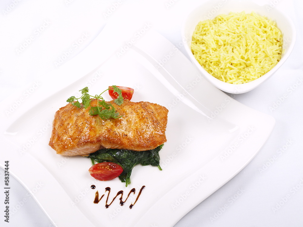 gegrilltes lachsfilet auf blattspinat gegrilltes lachsfilet auf blattspinat