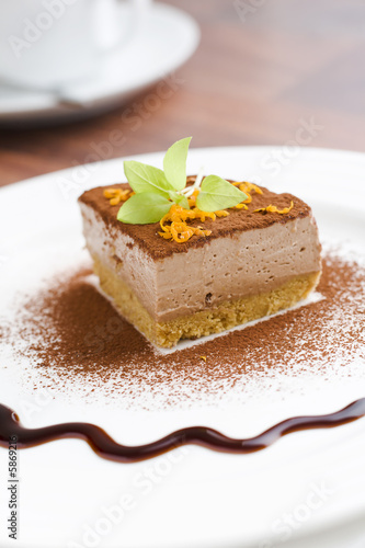 Fotografie Mocca cheese cake with jam on coffee table