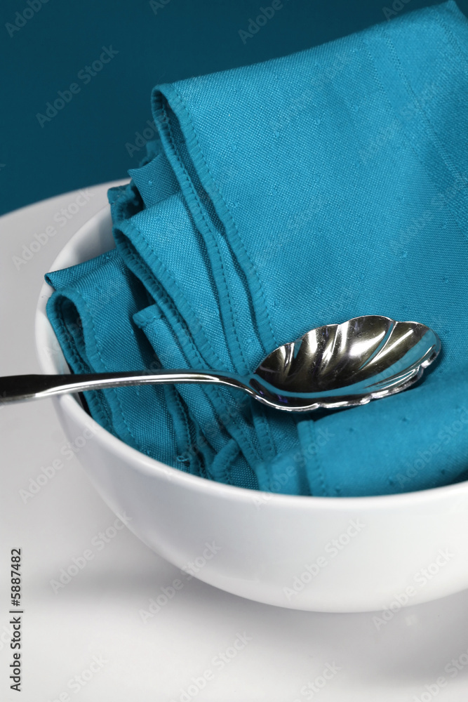 Fototapeta premium A close up of a modern table setting in blue
