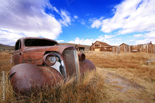Foto Rusted Classic Auto and Ghost Town