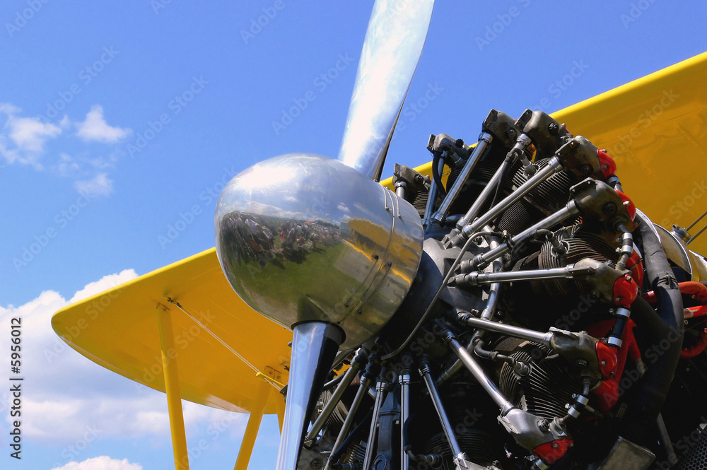 Doppeldecker Flugzeug mit Sternmotor Stock-Foto | Adobe Stock