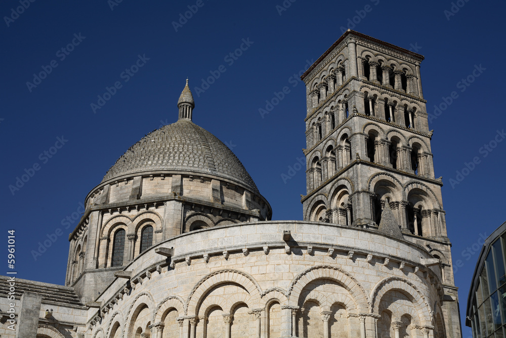Dôme et clocher de la cathédrale Saint-Pierre
