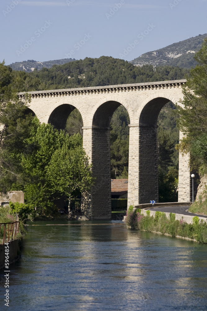Fototapeta premium Infrastructures : canal et aqueduc