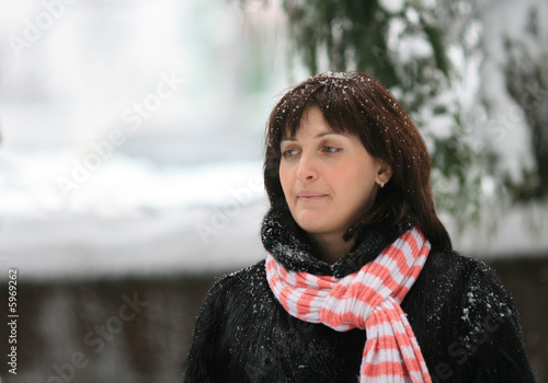 Fotografie Portrait of the young woman under a falling snow