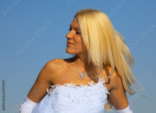 walkig bride  photo