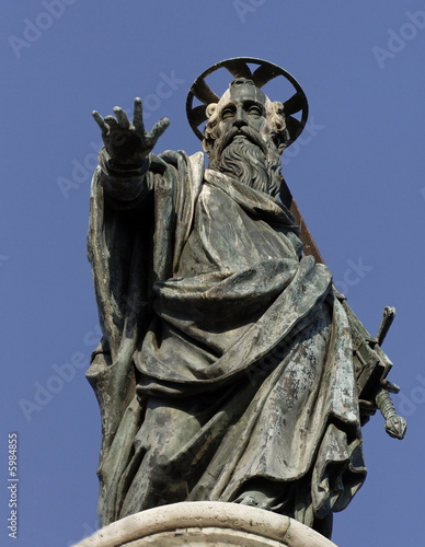 Statue de Saint-Pierre de la Colonne Trajane - Rome photo