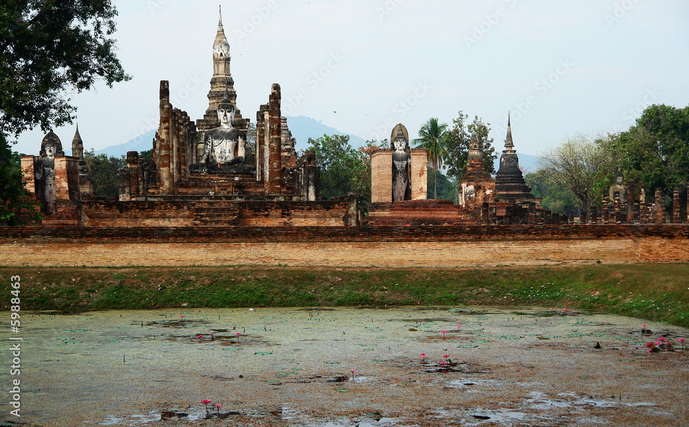 Obraz premium temple mahathat, ancienne citee de sukothai, thailande