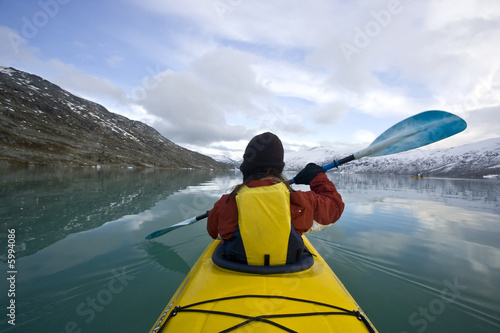yellow kayak in glacier frost lake © Mario Lopes
