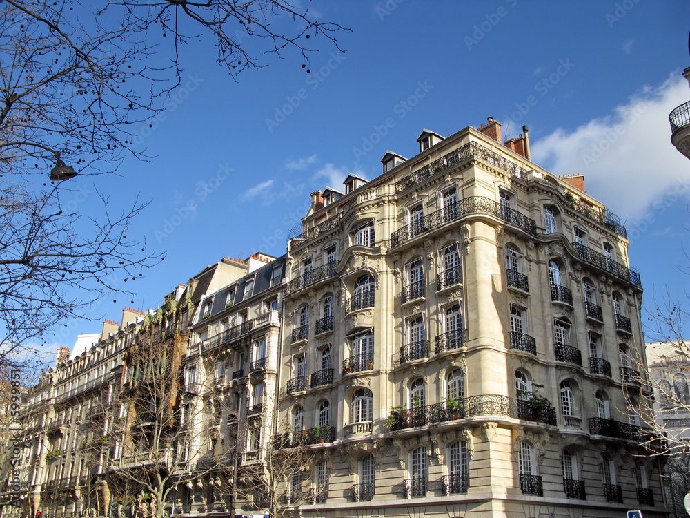 Paris, France, Rue ensoleillée