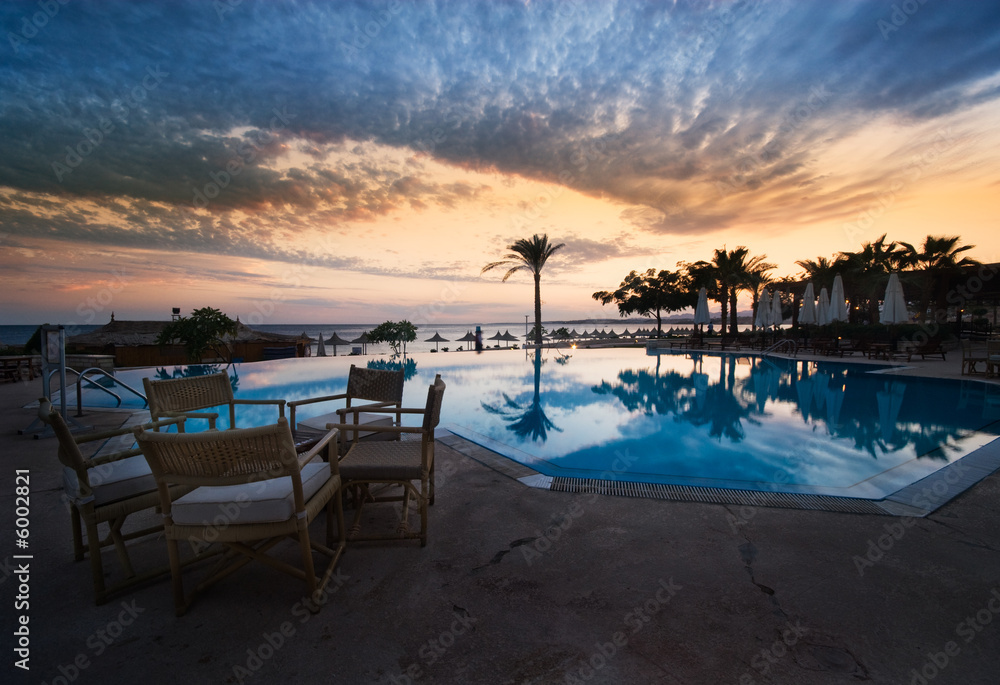 Fototapeta premium sunset and swimming pool