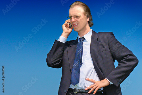 Telefonierender Geschäftsmann