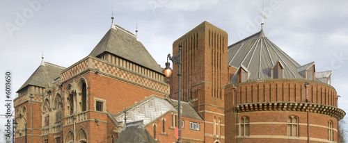 The shakespeare memorial theatre stratford-upon-avon  