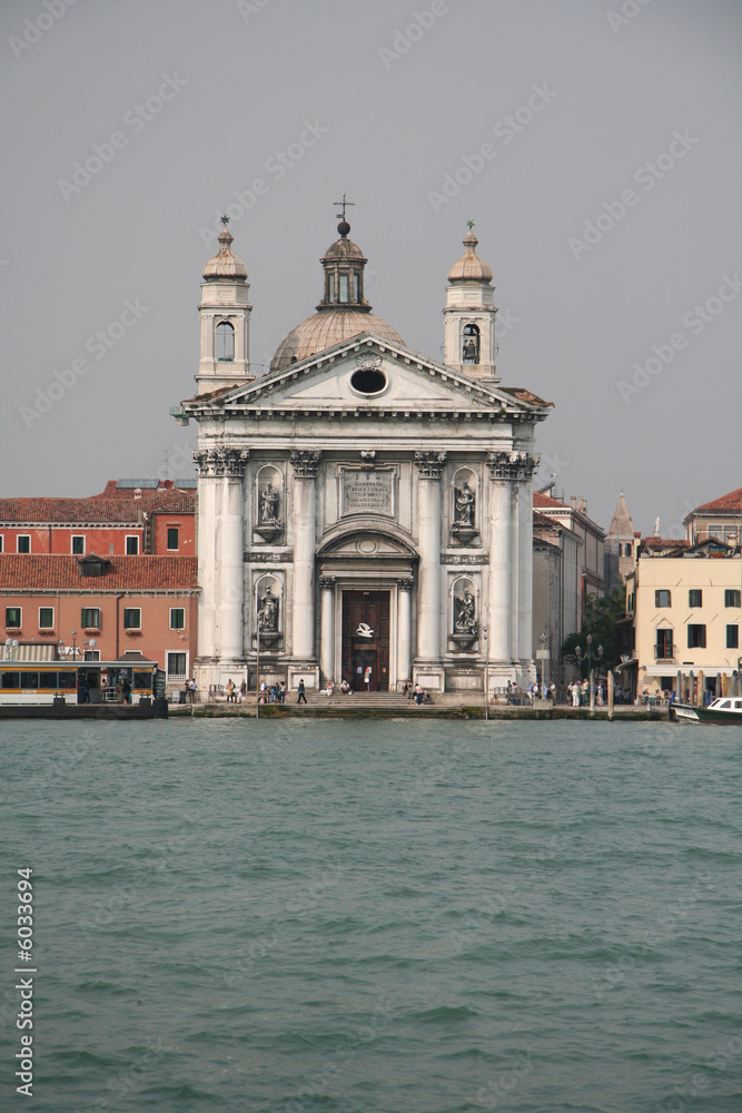 Eglise et canal de Venise