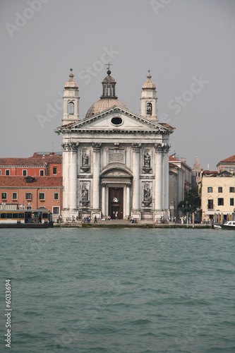 Eglise et canal de Venise