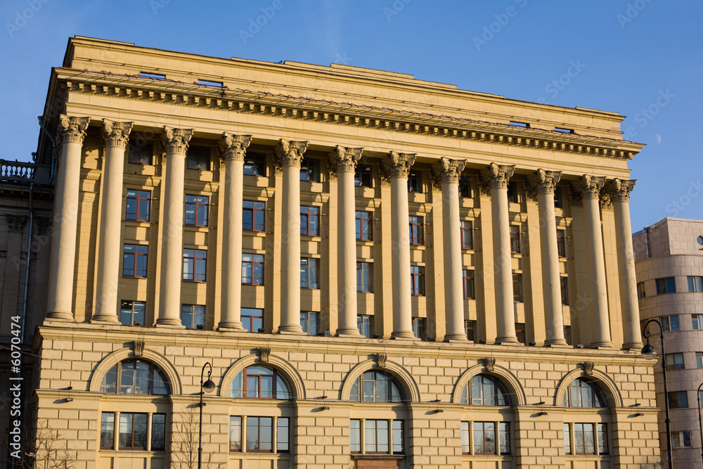 the facade of Saint-Petersburg's house with columns 