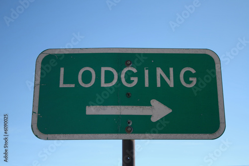 Lodging sign with arrow © Stephen Finn