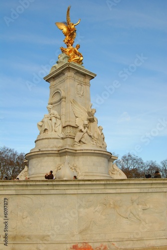 Queen Victoria Memorial Statue