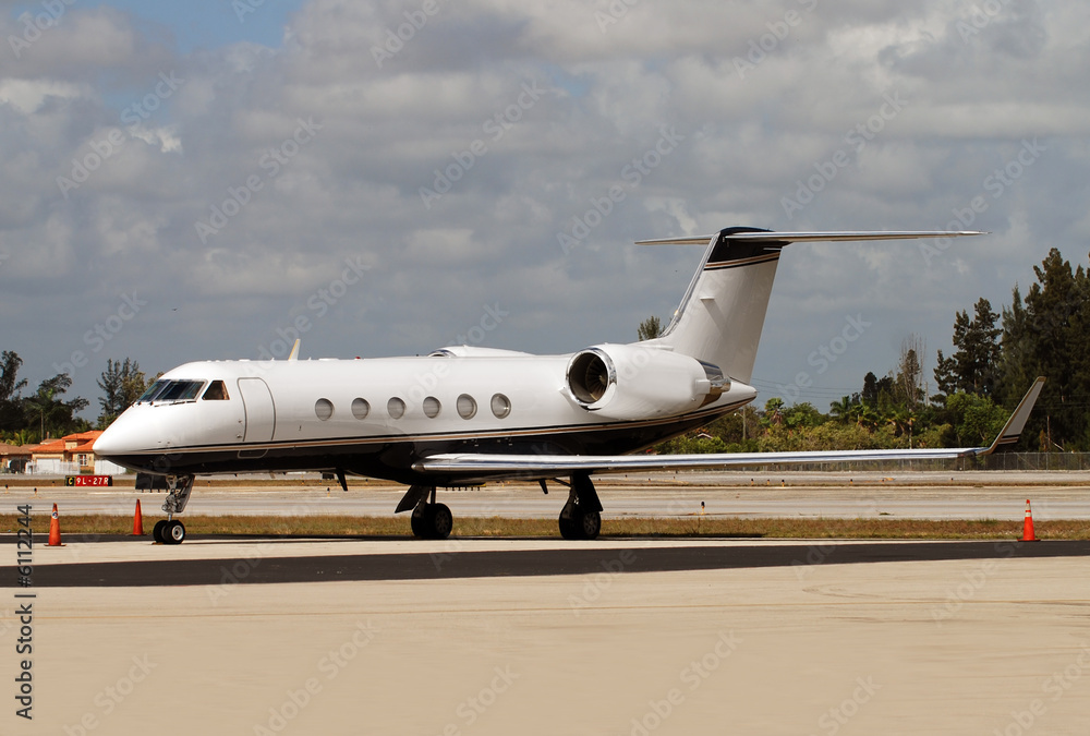 Obraz premium Small charter plane on runway