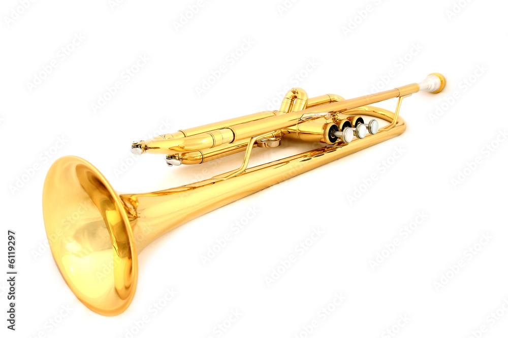 Obraz premium gold lacquer trumpet with mouthpiece isolated on white