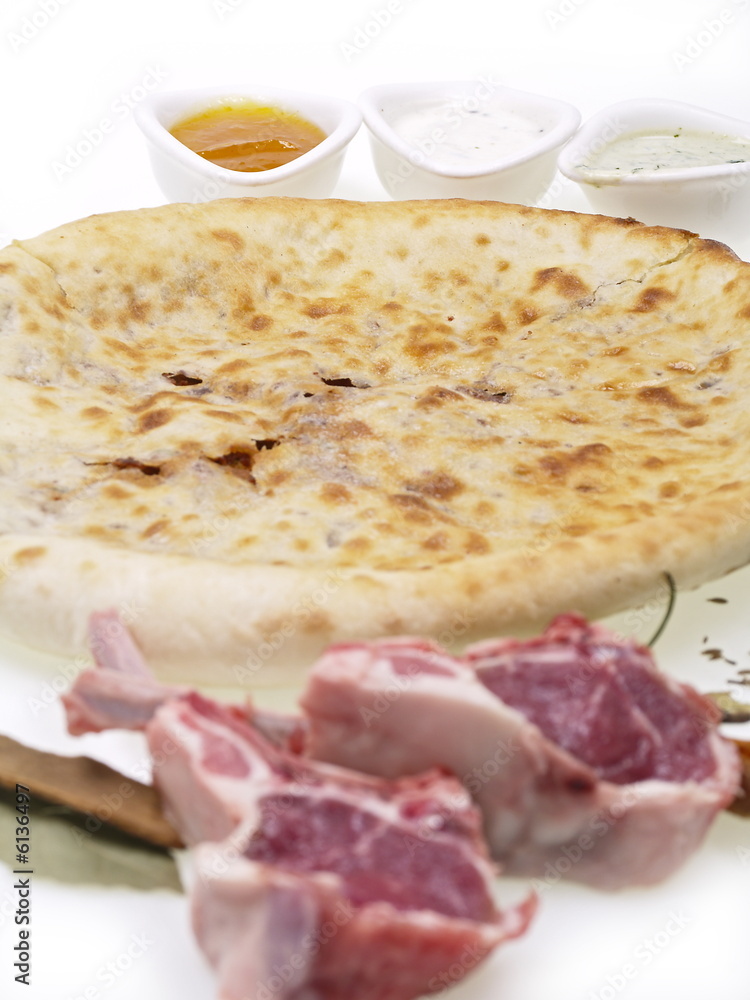 indisches tandoori naan brot mit lammfleisch gefüllt indisches tandoori naan brot mit lammfleisch gefüllt