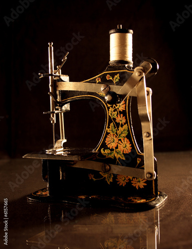 Ancient sewing machine for the small things