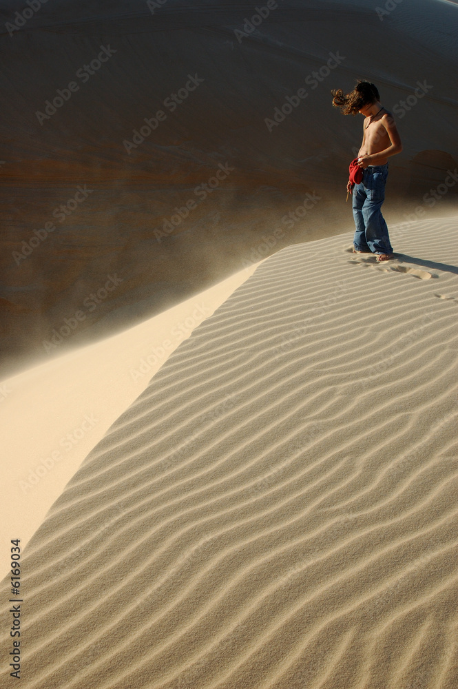 enfant dans le désert