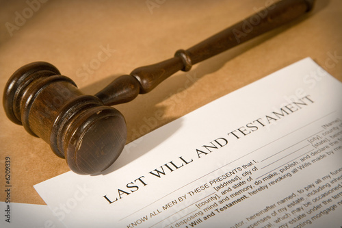 last will and testament form with gavel