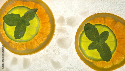 lime and orange segments whith mint