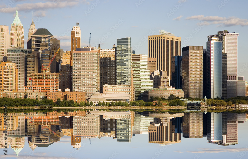 Fototapeta premium Reflection of Lower Manhattan