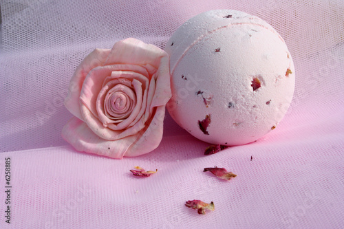 Bomba de baño y rosa 2
