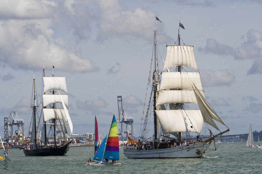Obraz premium Two Tall Ships - Brigantines Racing